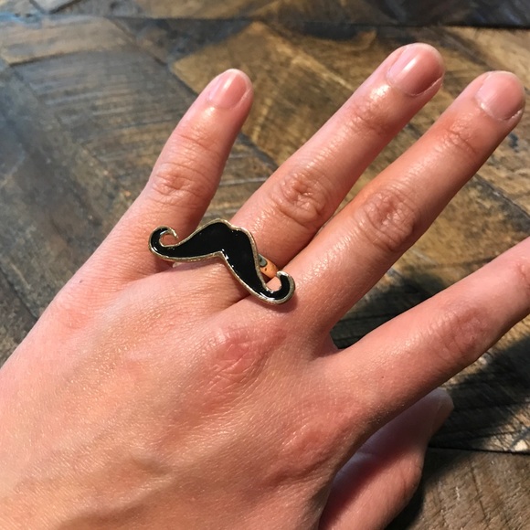 Mustache ring - Picture 2 of 3